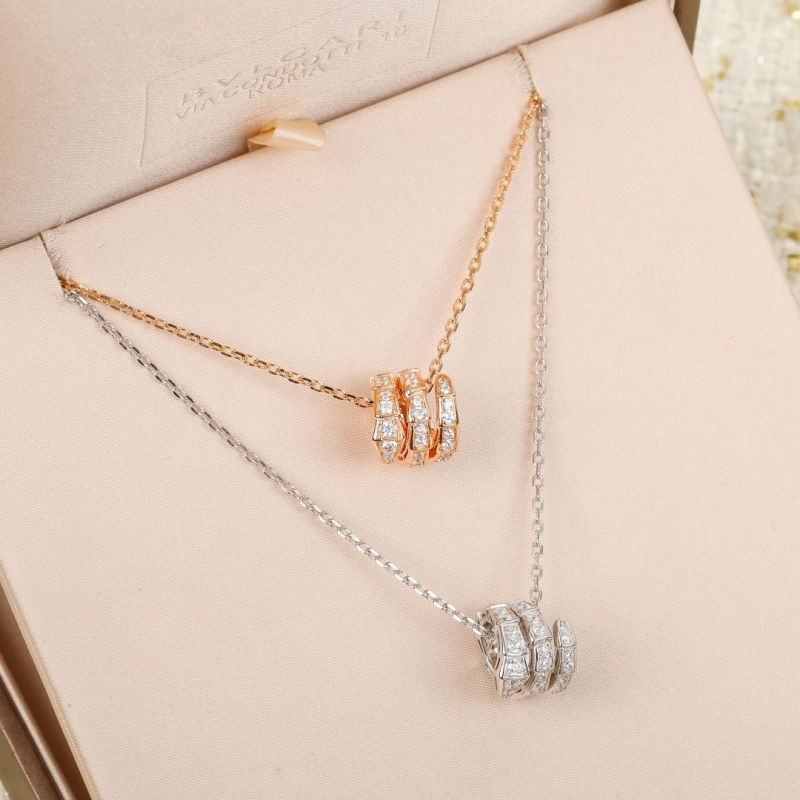 Bv1g*ai necklaces